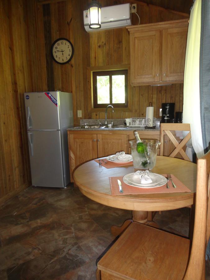 J And H Garden Cabinas Бокас дел Торо Екстериор снимка