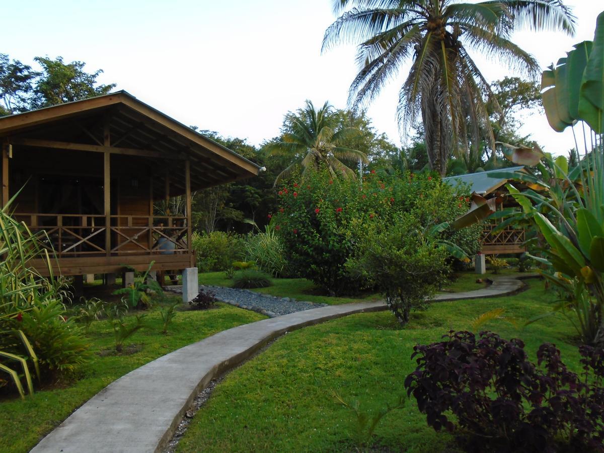 J And H Garden Cabinas Бокас дел Торо Екстериор снимка