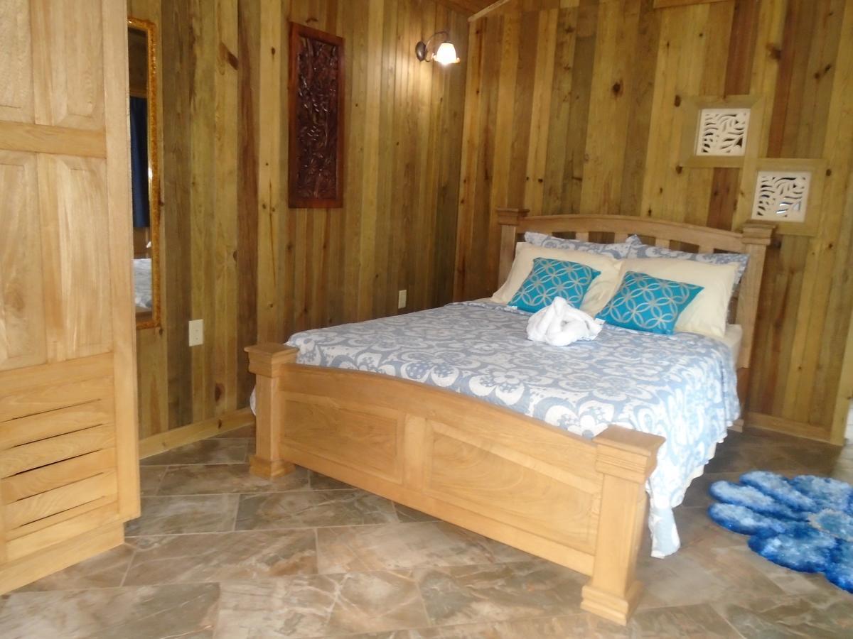 J And H Garden Cabinas Бокас дел Торо Екстериор снимка
